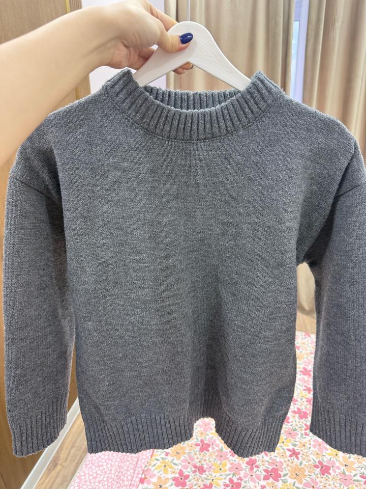 Серый свитер