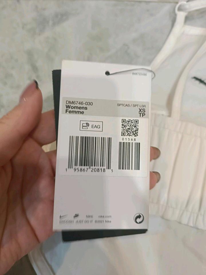 Топ укороченный с открытой спиной Nike