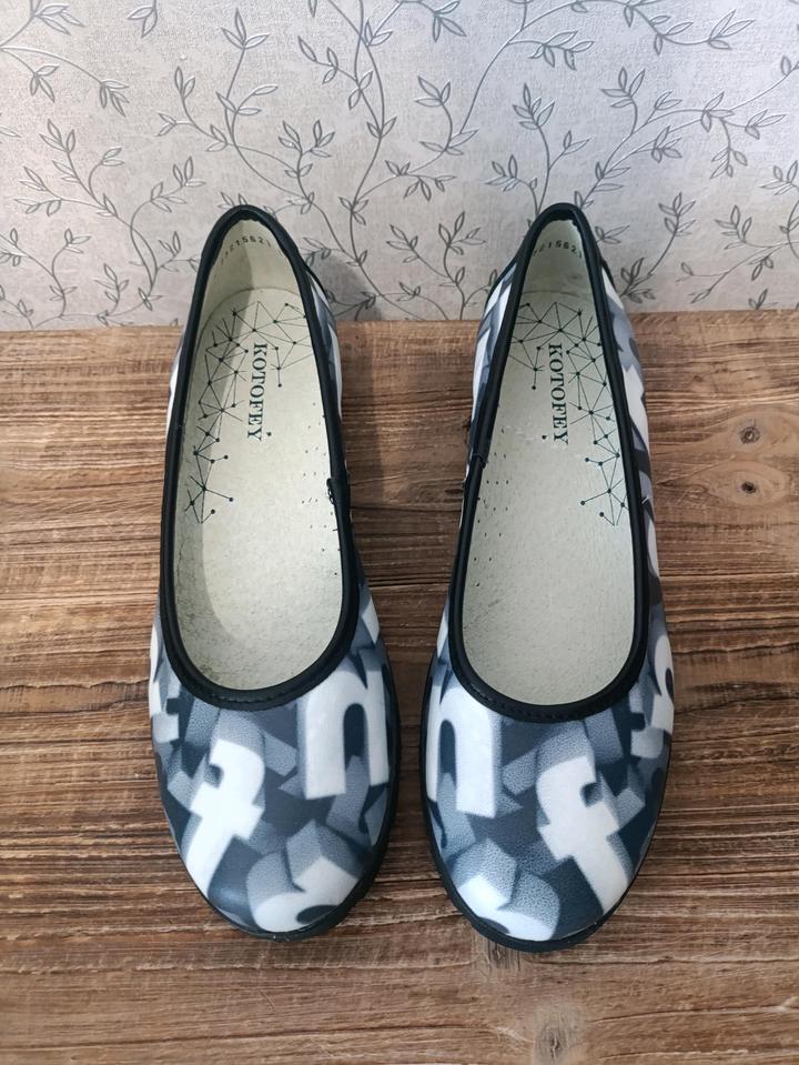 Туфли школьные для девочки марки Котофей.37 р