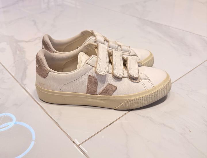 VEJA кроссовки 38 р