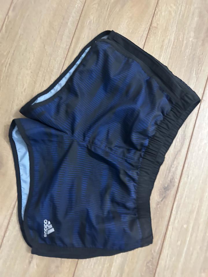 Спортивные шорты