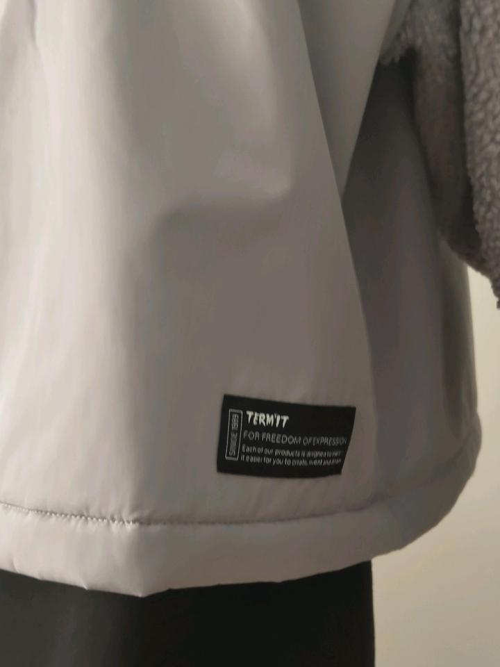 Сиреневый джемпер, верхняя одежда