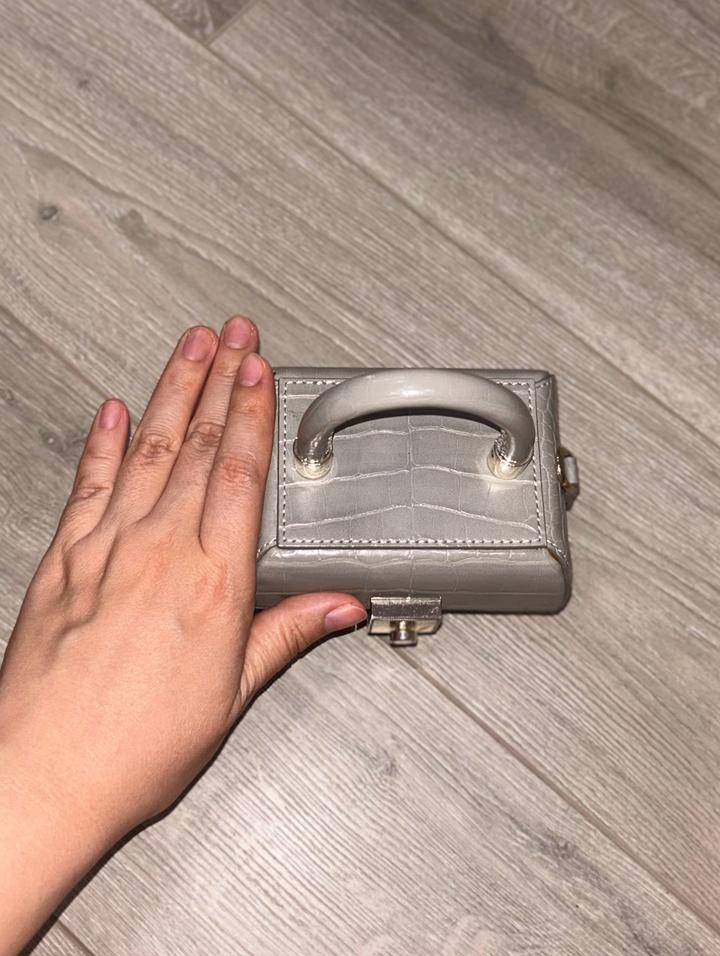 Мини-сумка Charles & Keith серого цвета