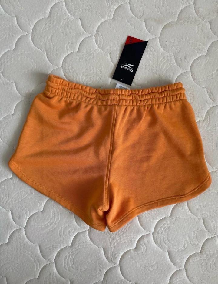 Женские шорты Reebok