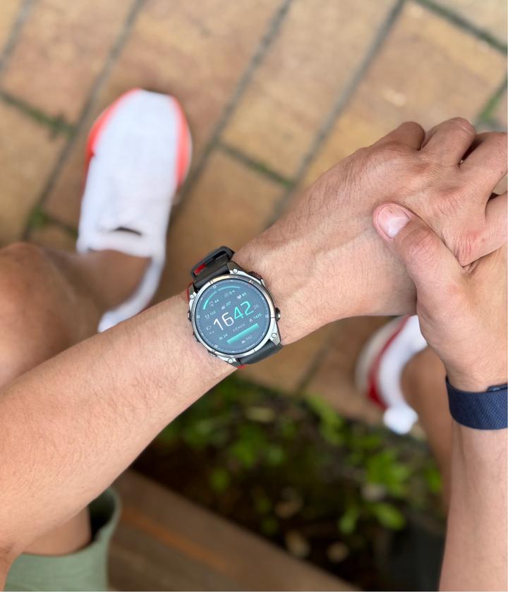 Смарт-часы Garmin Fenix 8 Pro 47 мм серебристый-серый