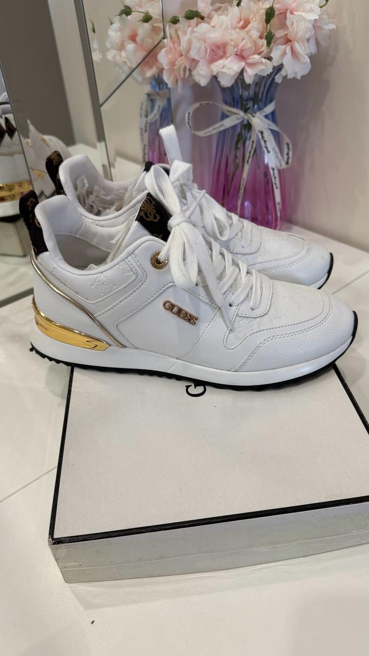 Кроссовки Guess