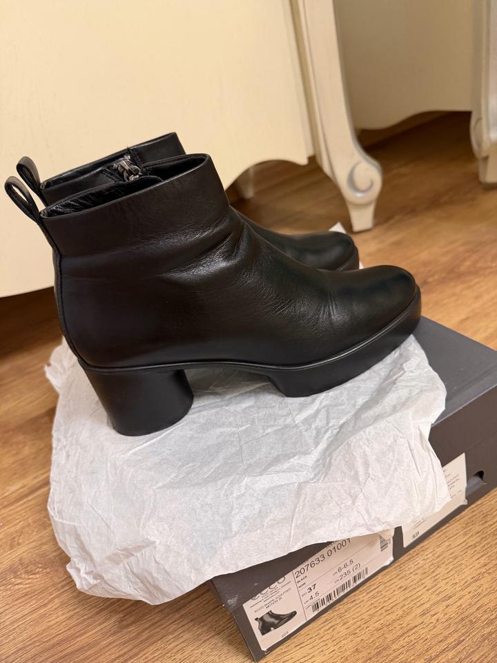 Женские полусапожки ECCO Shape Sculpted Motion 55