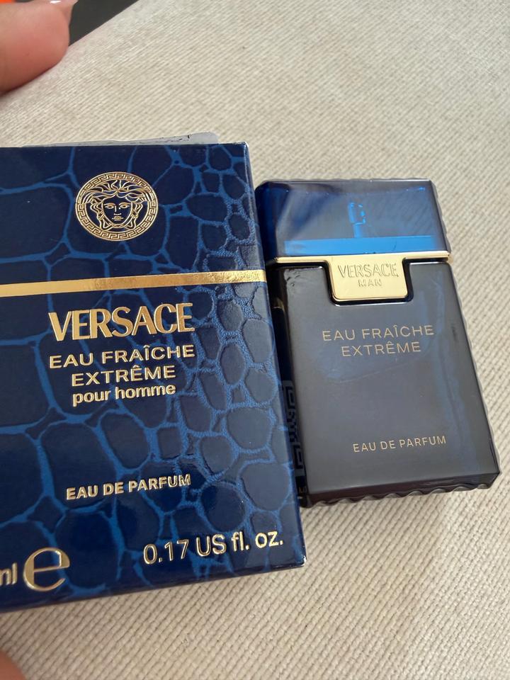 Миниатюра Versace