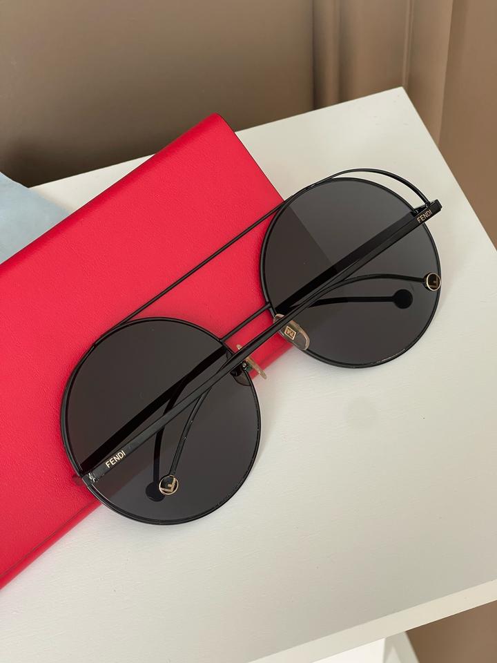 Солнцезащитные очки FENDI