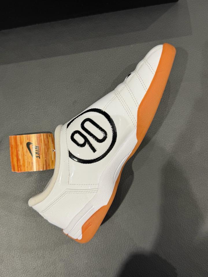 Кроссовки Nike