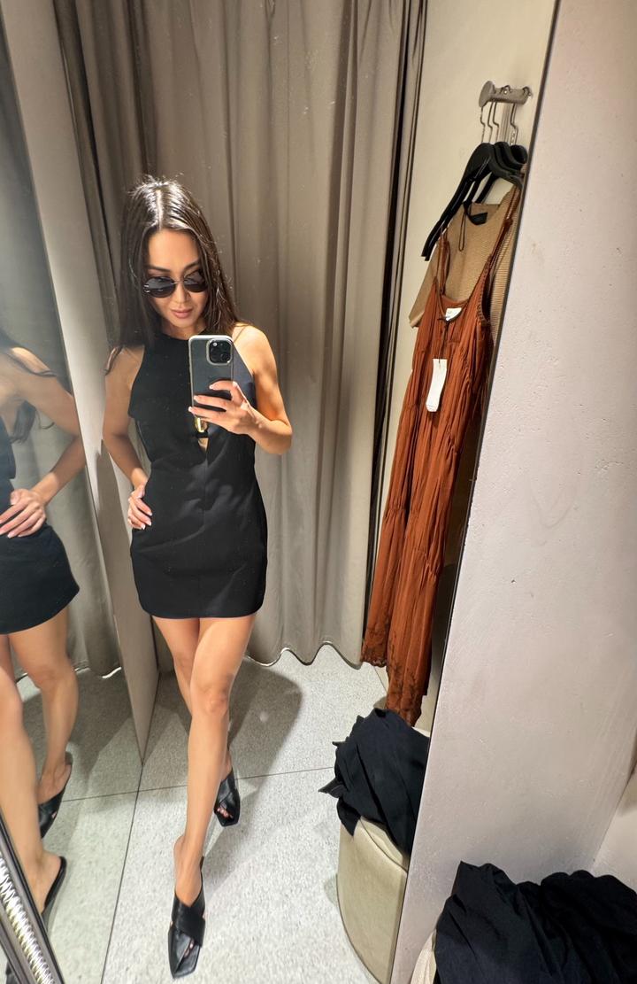 Черное мини-платье от бренда Zara
