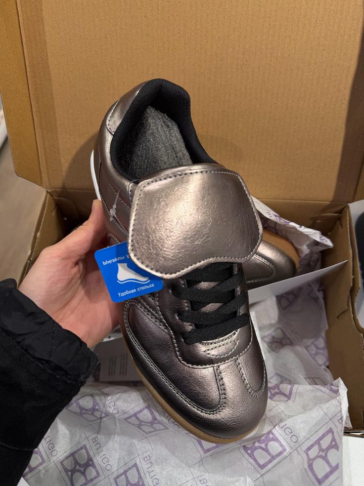 Кроссовки женские