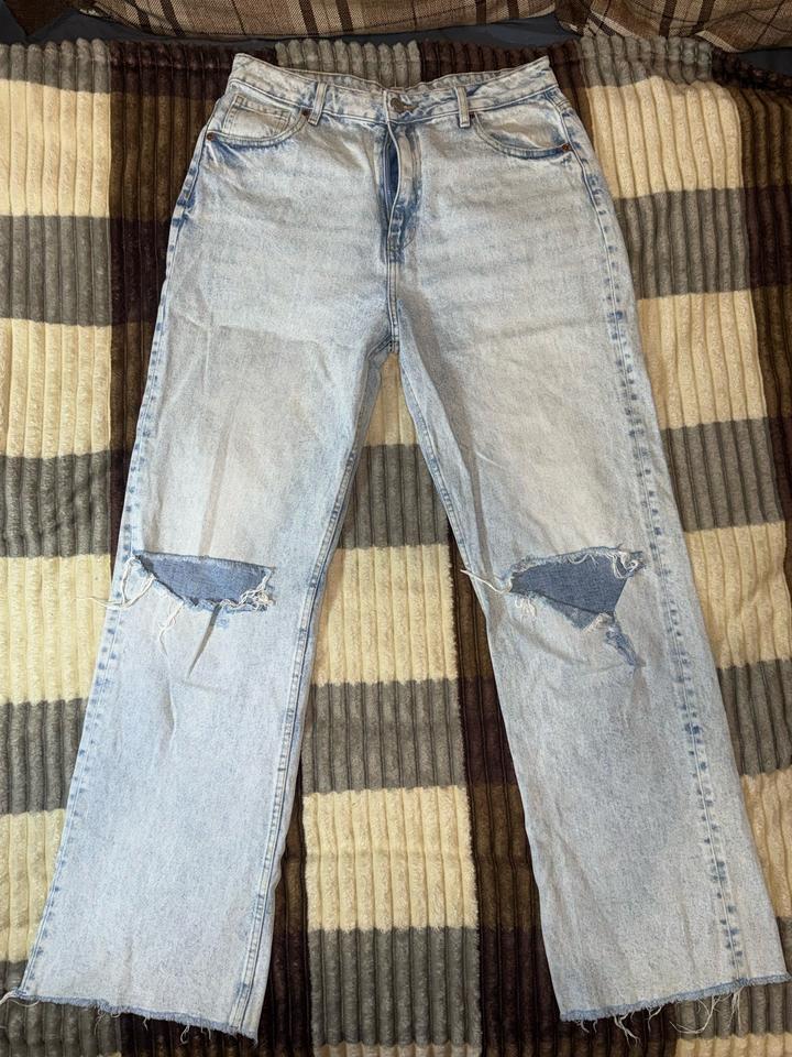 светло голубые джинсы H&M