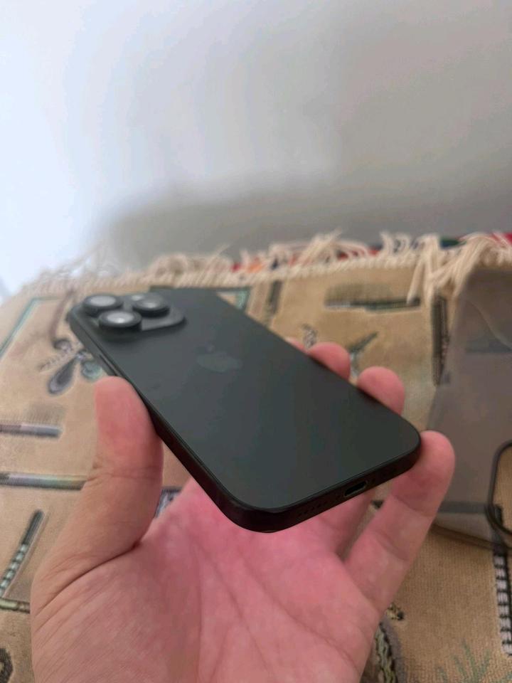 IPhone 15pro чёрный 256 гб