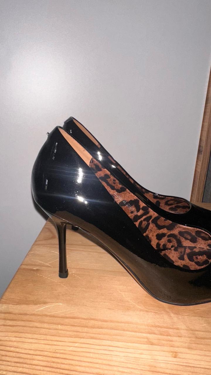 Туфли лодочки лаковые черные COMIDO