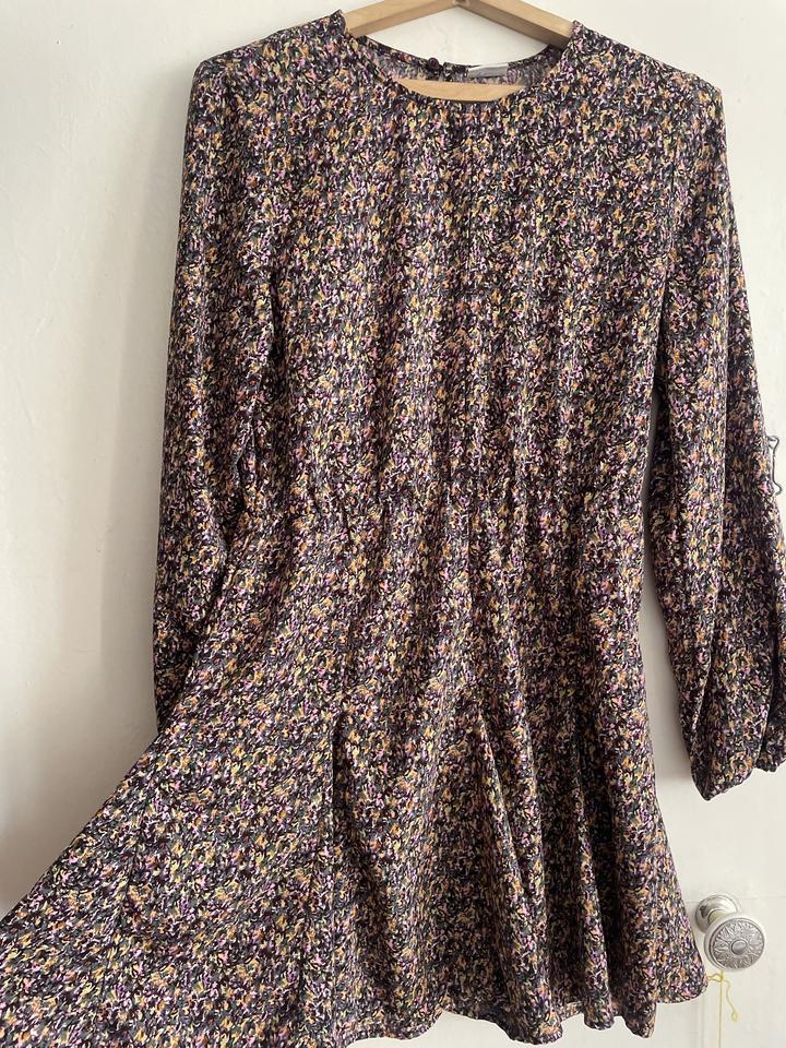 Цветочное легкое платье.