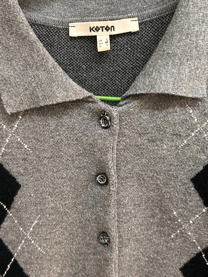 серый свитер