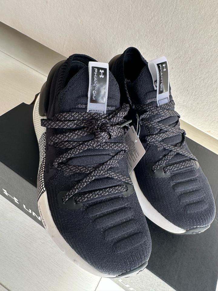 Женские кроссовки Under Armour