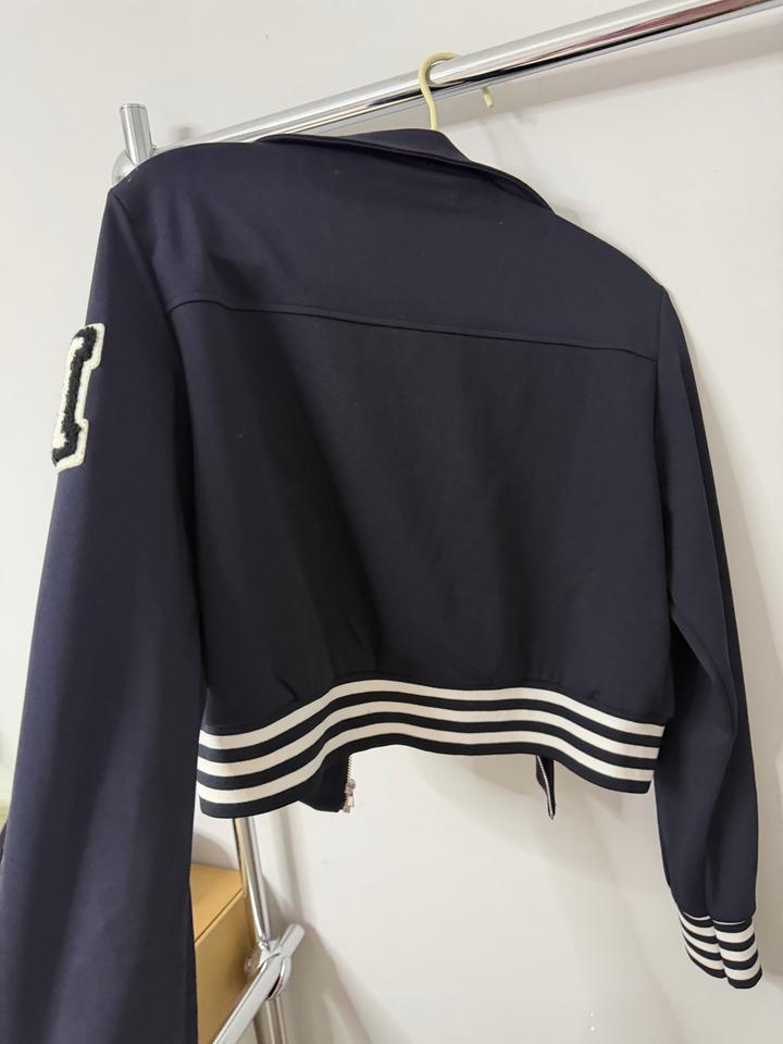 Стильный бомбер от Mango