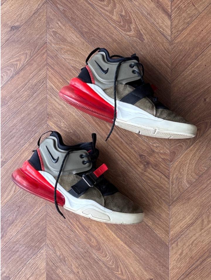 Nike Air Force 270