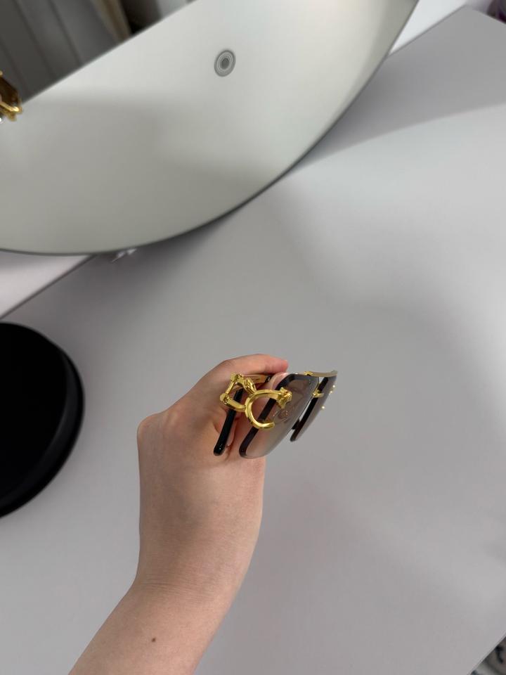 Очки солнцезащитные