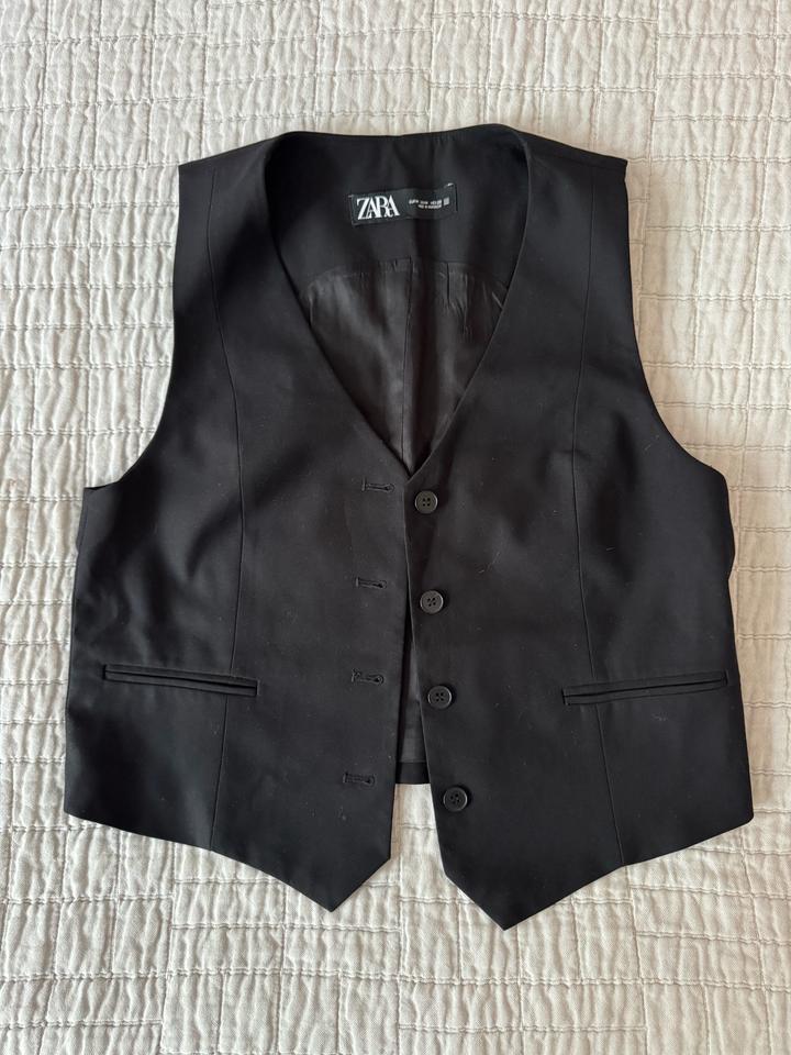 Черный жилет Zara