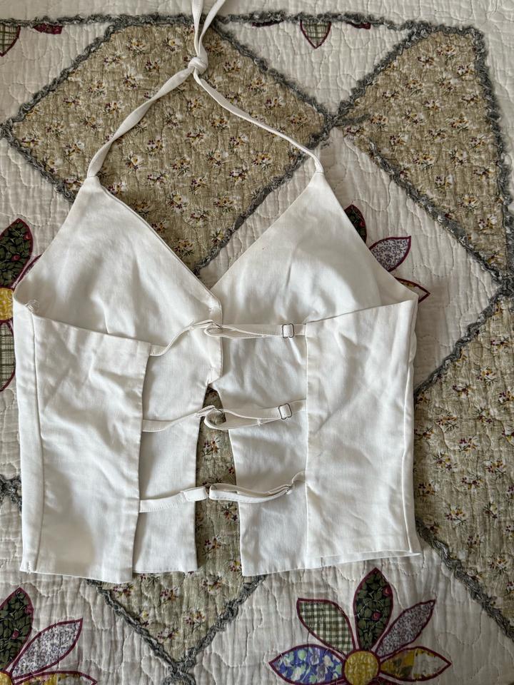 3 Кроп-топа и 1 жилетка