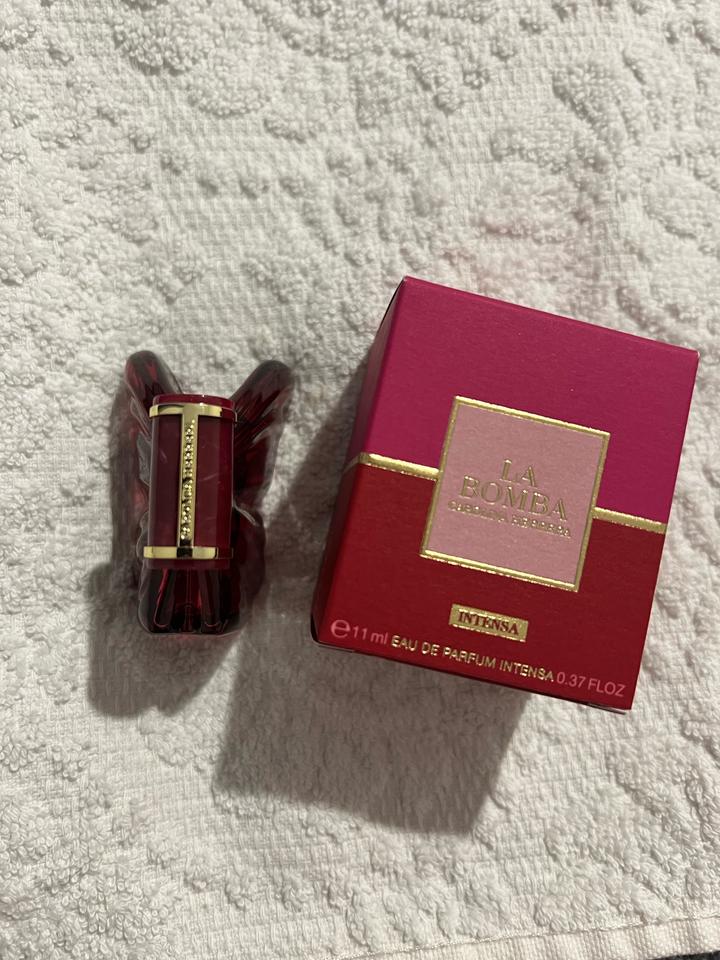 Интенсивный парфюм La Bomba Intensa от Carolina Herrera (объем 11 мл).