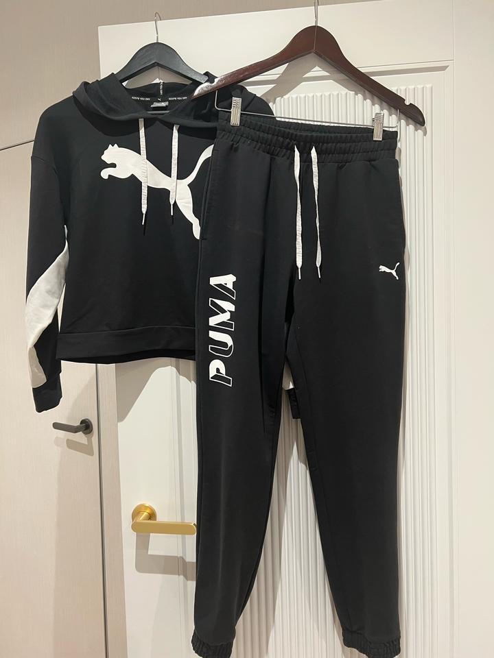 Черный спортивный костюм от бренда Puma