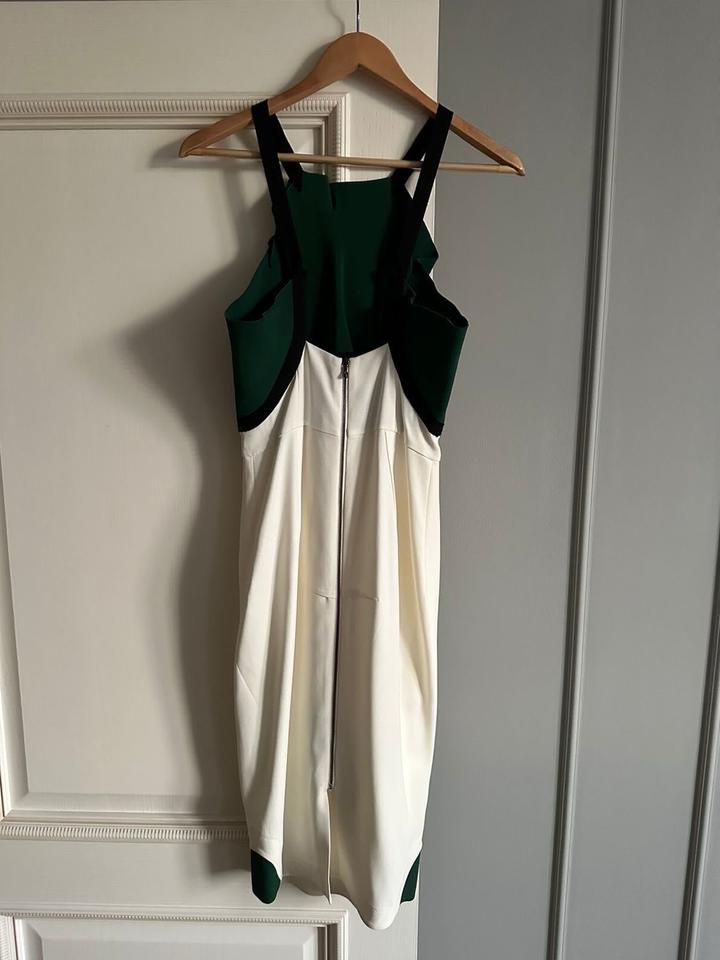 Платье Roland Mouret.