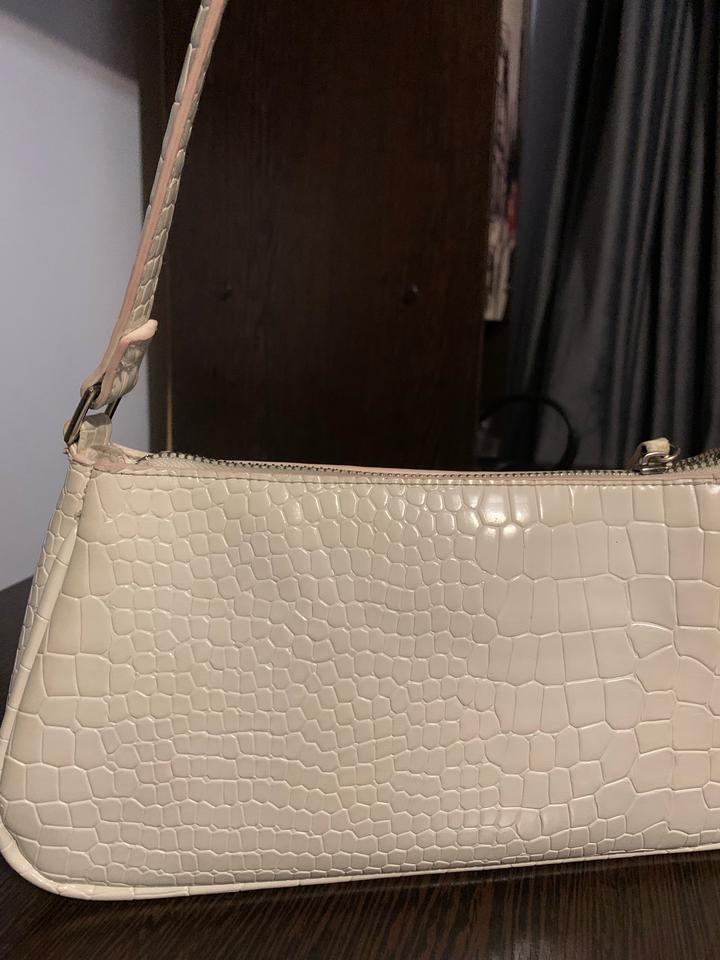 Сумка Stradivarius бежевая лаковая