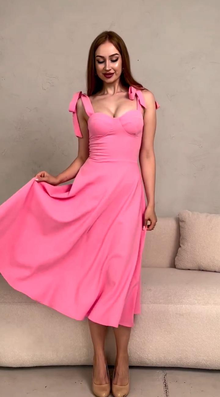 розовое платье