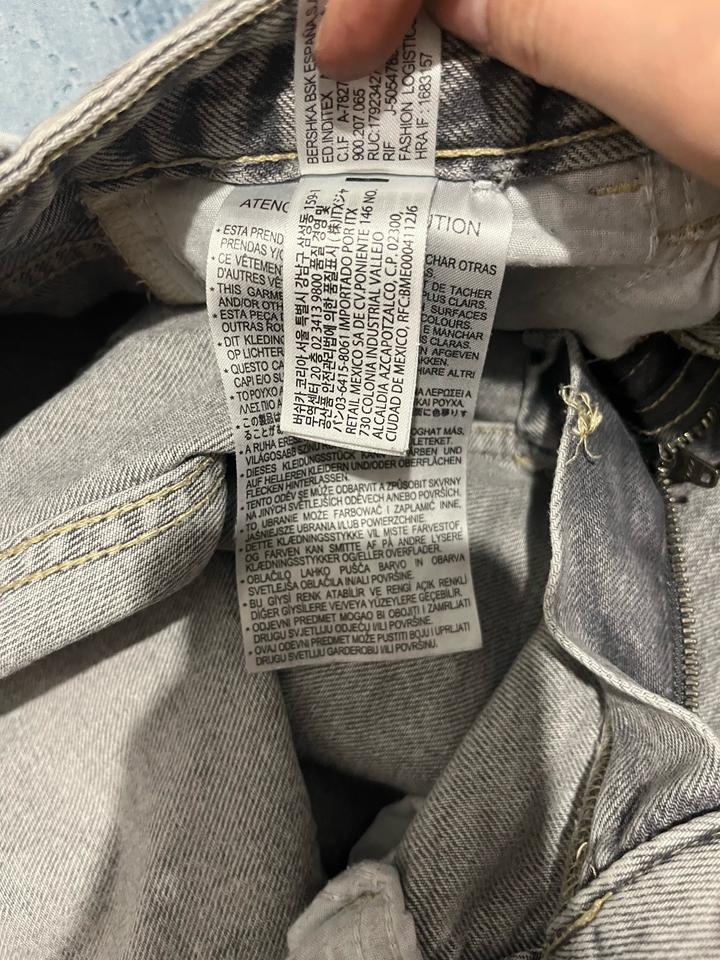 Серые джинсы Bershka