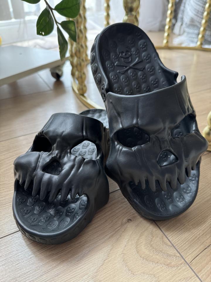 стильные черные шлепанцы