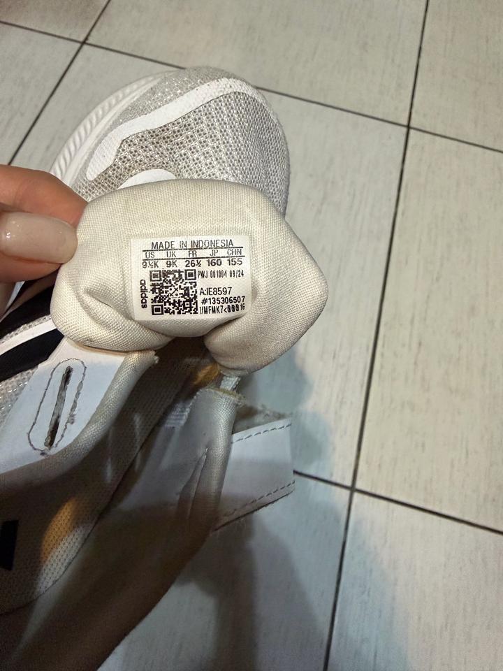 Легкие кроссовки Adidas