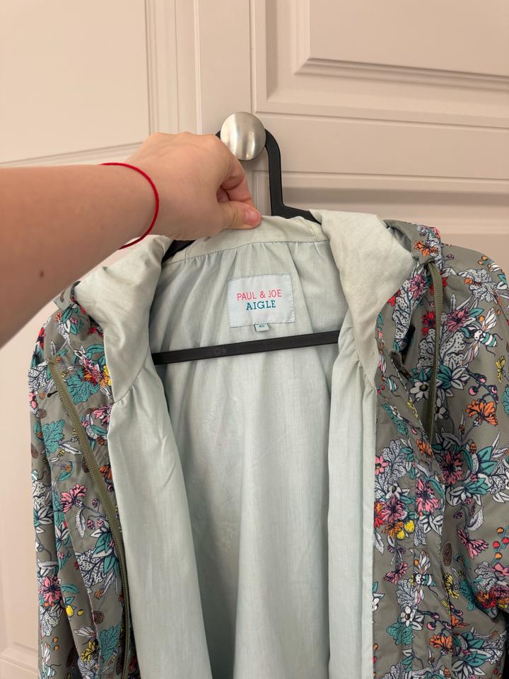 Женская куртка ветровка