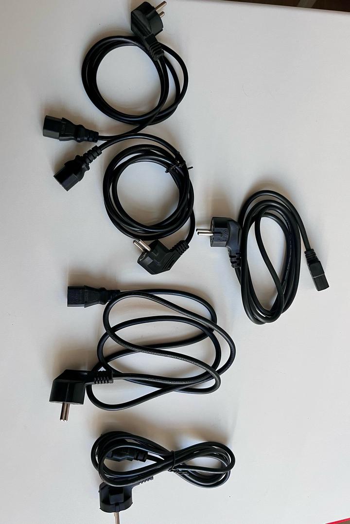 Трехпроводные кабели с разьемом IEC-C13 на 10 А