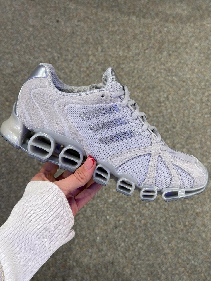 Кроссовки adidas