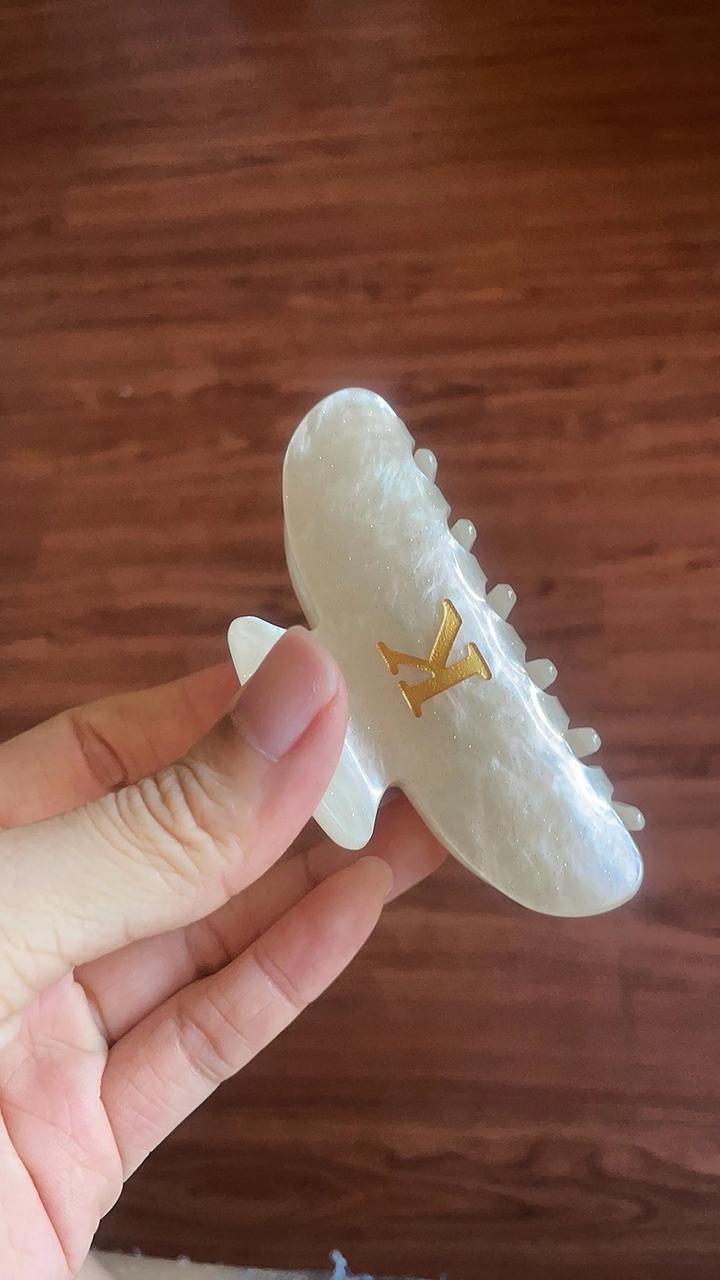 Заколка с инициалом