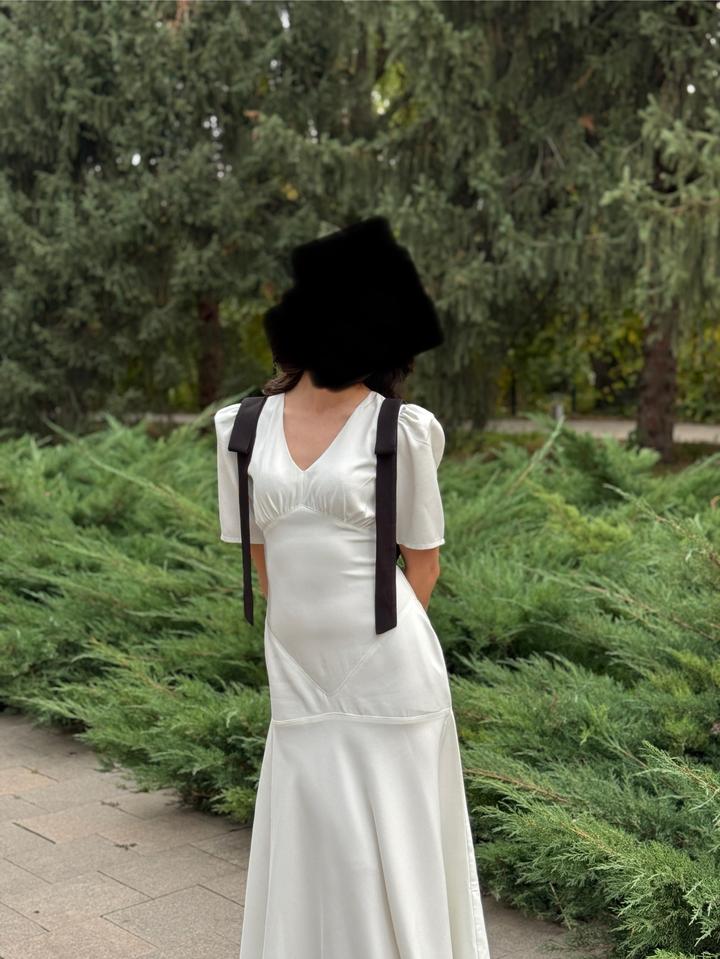 Белое платье Кендалл Дженнер