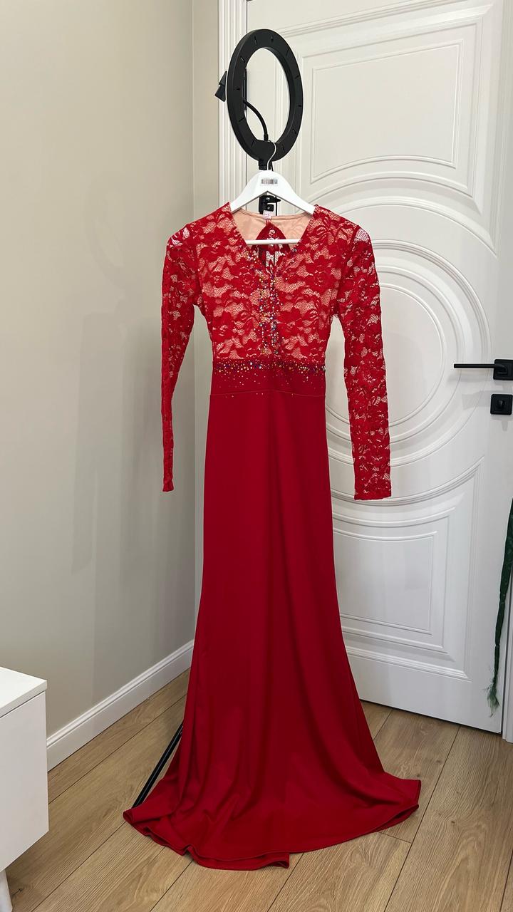 Платье красное