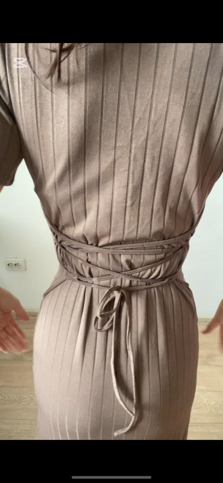 Платье с завязками сзади