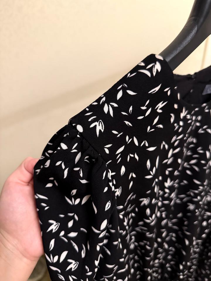 Черное платье в цветочек Lichi