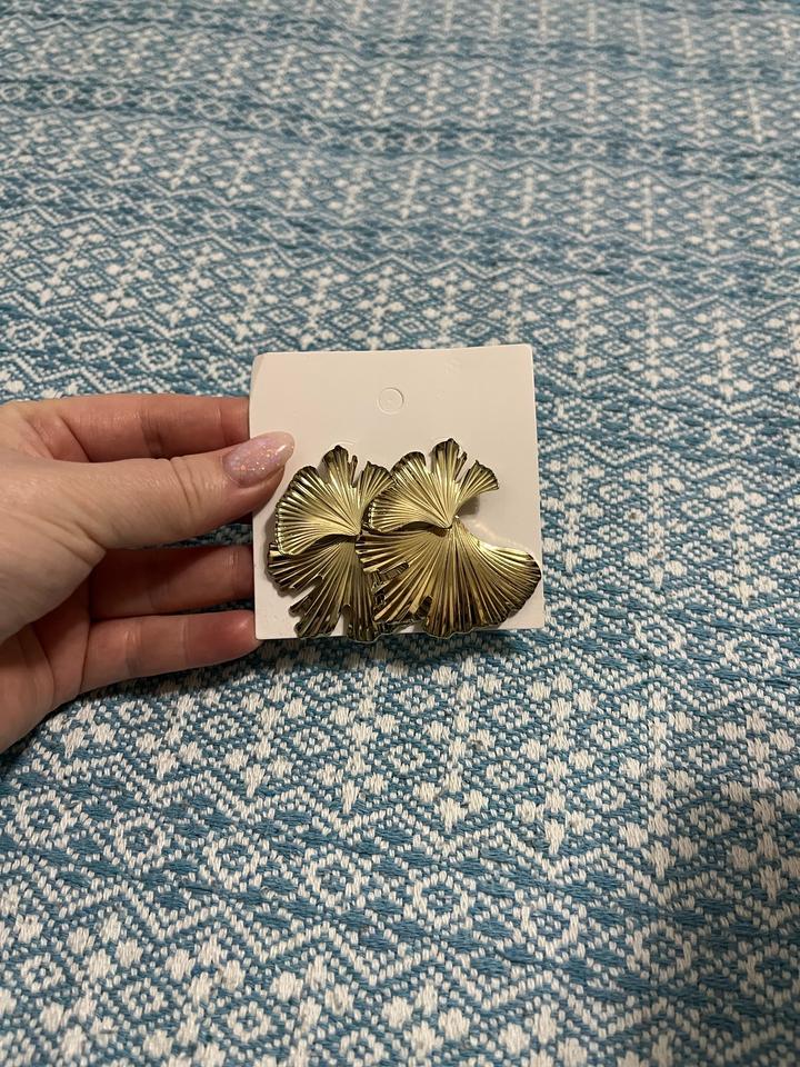 5 пар серёжек всего за 5000 тг ✨Отдаю комплектом.