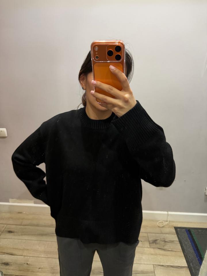 Свитер черный