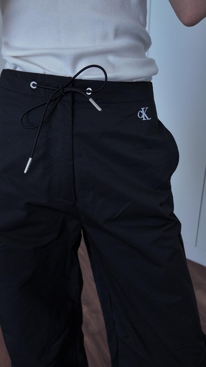 Черные штаны Calvin Klein