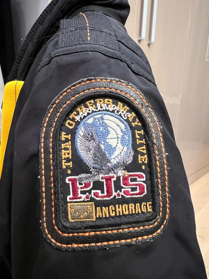 Куртка зимняя женская черная Parajumpers
