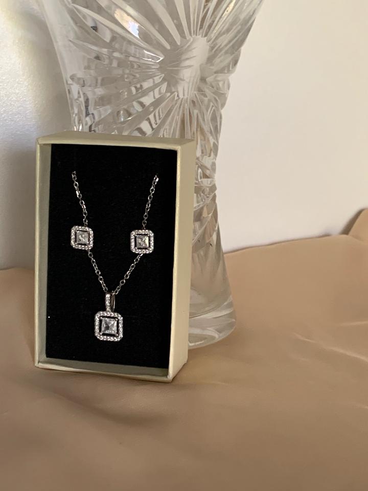 Серьги и цепочка из серебра 925 с кулоном