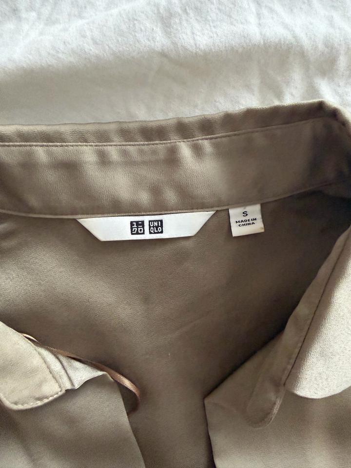 Рубашка Uniqlo S satin