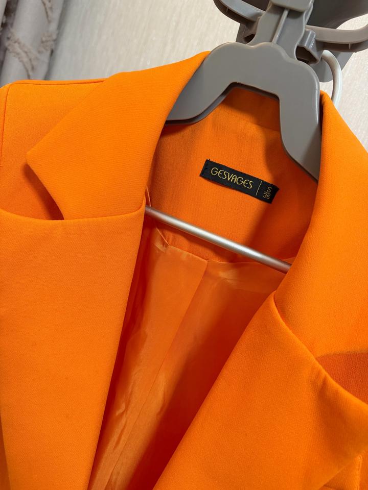 Яркий пиджак